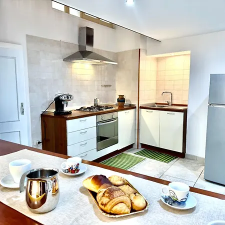 Vico Del Theutra Lecce