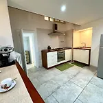 Vico Del Theutra Apartment