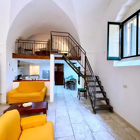 Vico Del Theutra Λέτσε