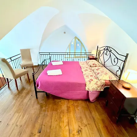 Vico Del Theutra * Λέτσε