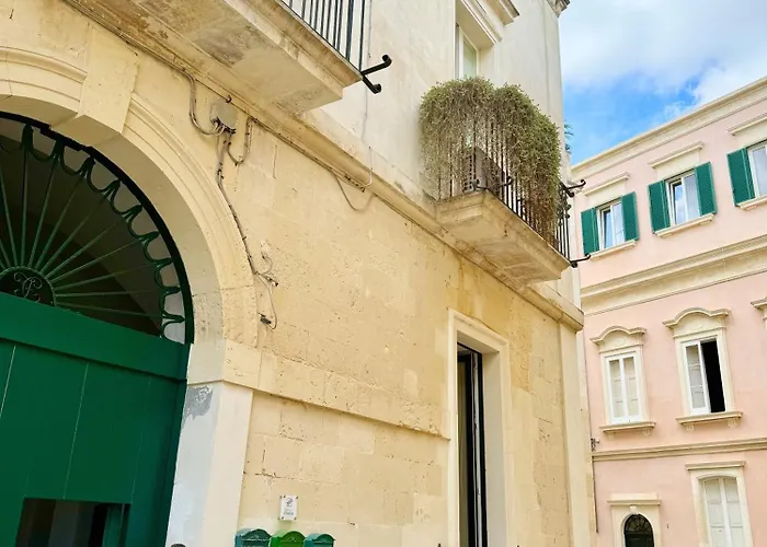 Vico Del Theutra